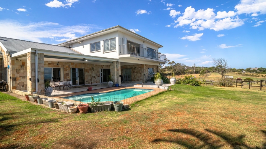 5 Bedroom Property for Sale in Sunrise On Sea Eastern Cape